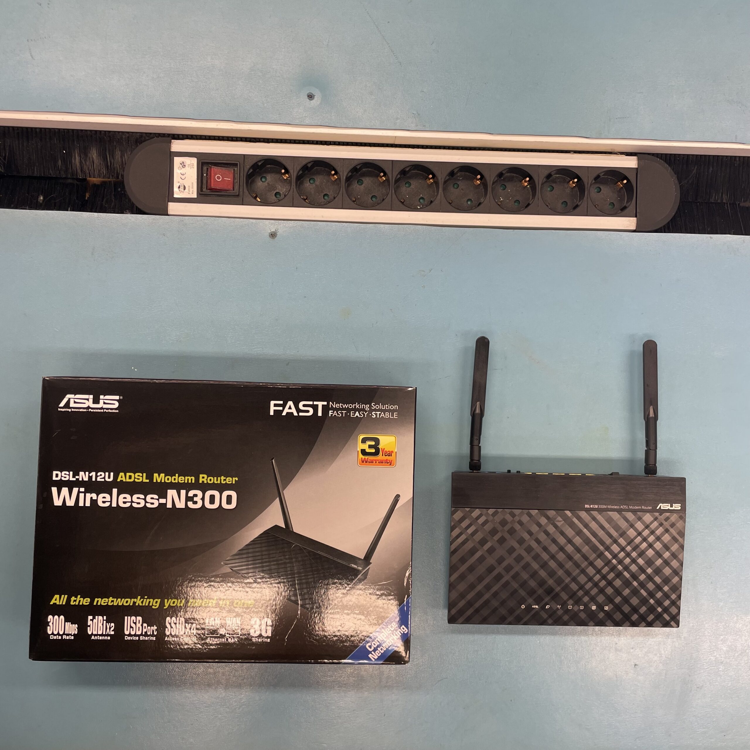 ASUS Wireless-N300 ADSL Modem och Router DSL-N12U -BEG